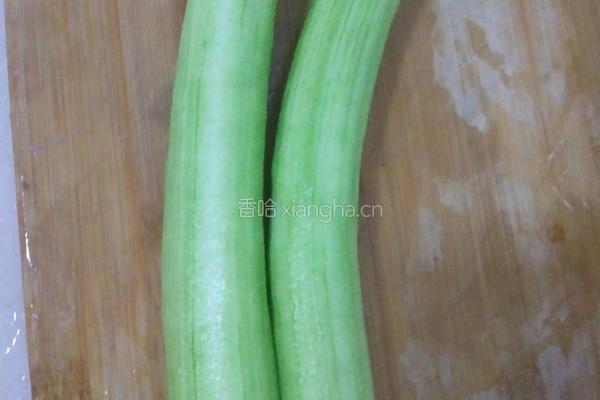丝瓜炒鸡蛋的做法图解1
