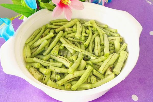 玉米炒豇豆的做法图解2