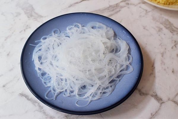 蒜蓉粉丝蒸扇贝的做法图解5