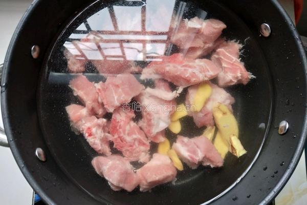 玉米胡萝卜排骨汤的做法图解3