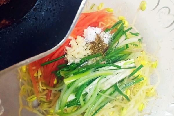 凉拌黄豆芽的做法图解6