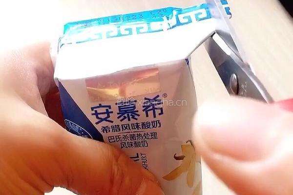 火龙果香蕉酸奶杯的做法图解4