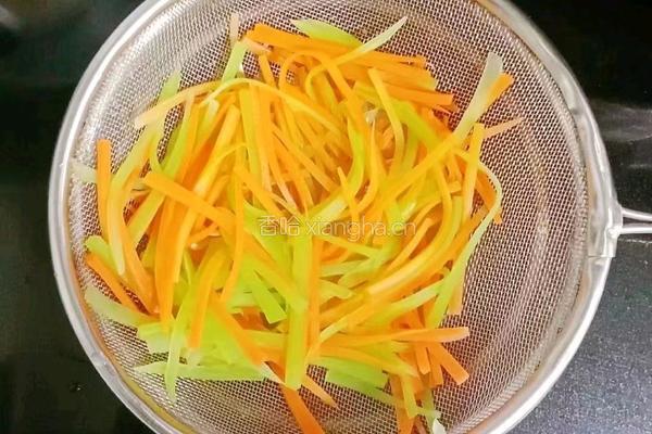 虾仁时蔬鸡蛋饼 (宝宝辅食）的做法图解7