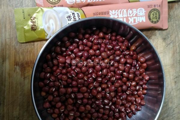 红豆奶茶(简单版)的做法图解1