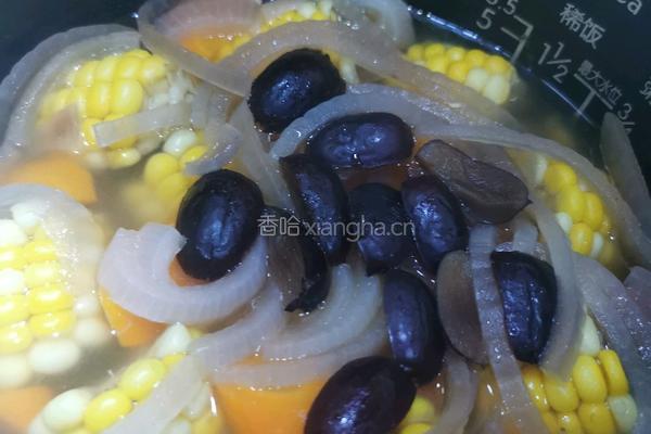 玉米排骨汤的做法图解4