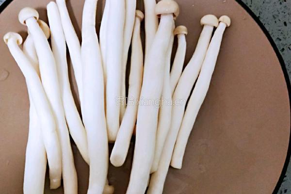 白玉菇炒青菜的做法图解2