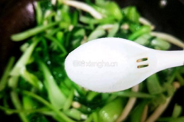 白玉菇炒青菜的做法图解8