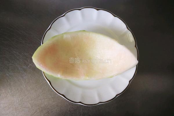 凉拌西瓜皮的做法图解1