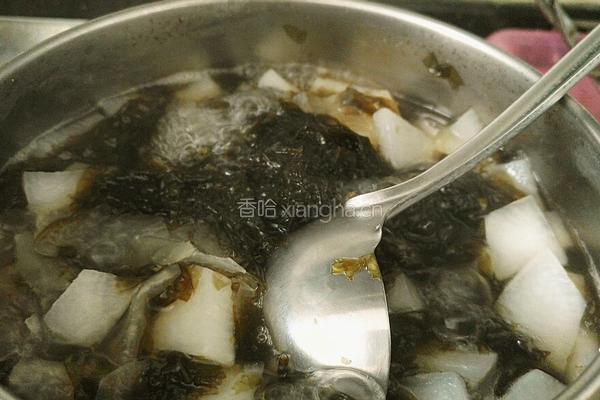 白萝卜紫菜银耳汤的做法图解11