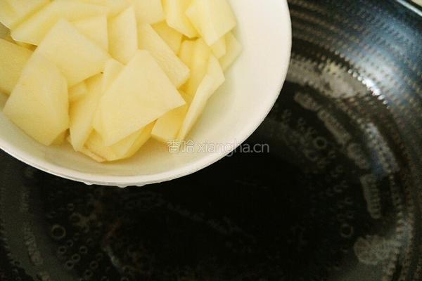 土豆黄瓜炒木耳的做法图解6