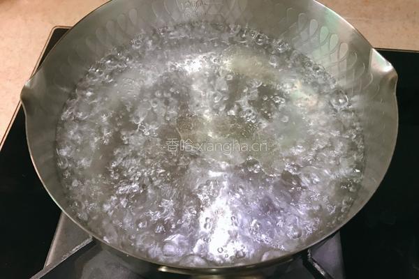 金枪鱼拌茼蒿杆的做法图解5