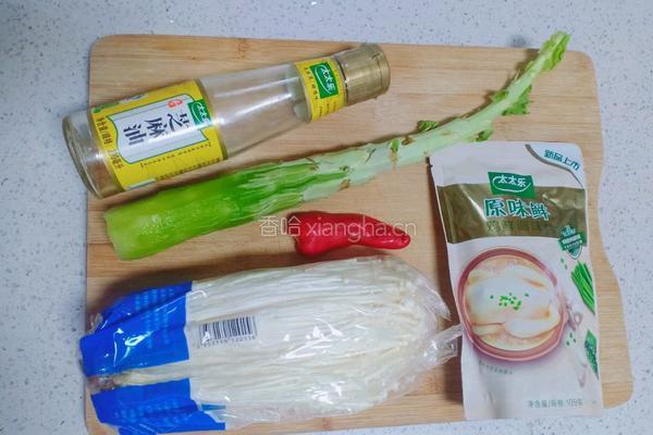 金针菇拌莴笋的做法图解1