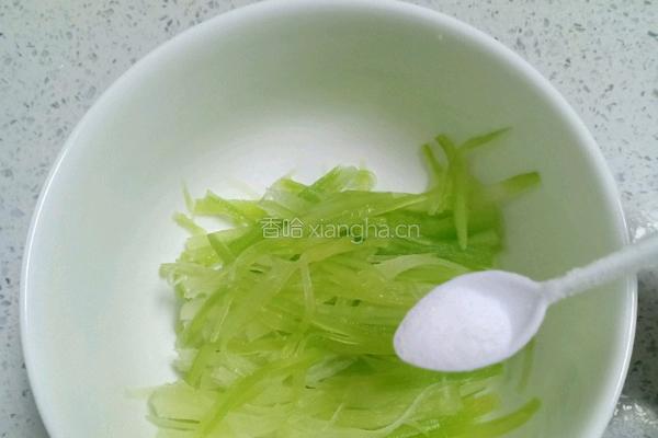 金针菇拌莴笋的做法图解3
