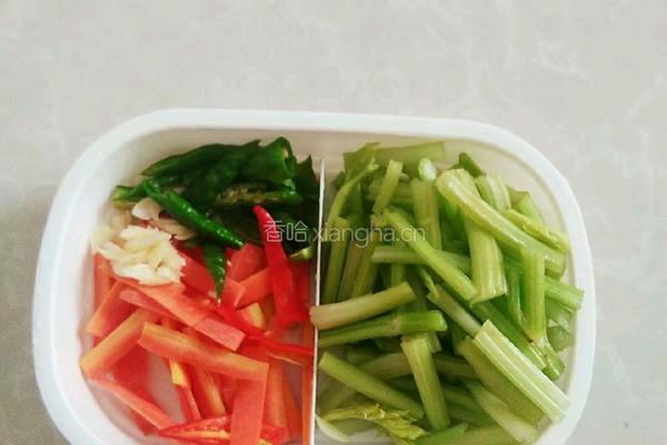 芹菜豆干的做法图解2