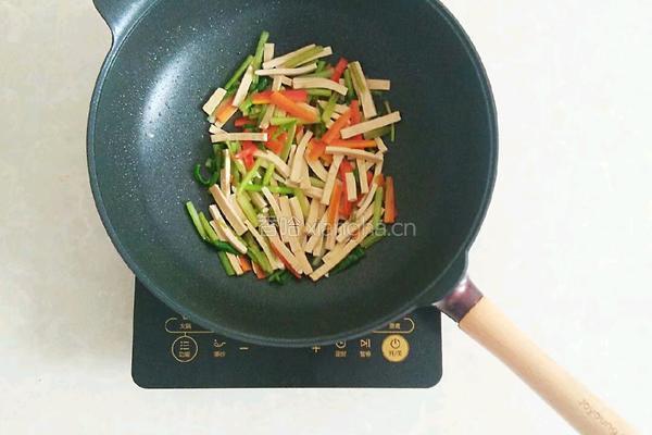 芹菜豆干的做法图解3