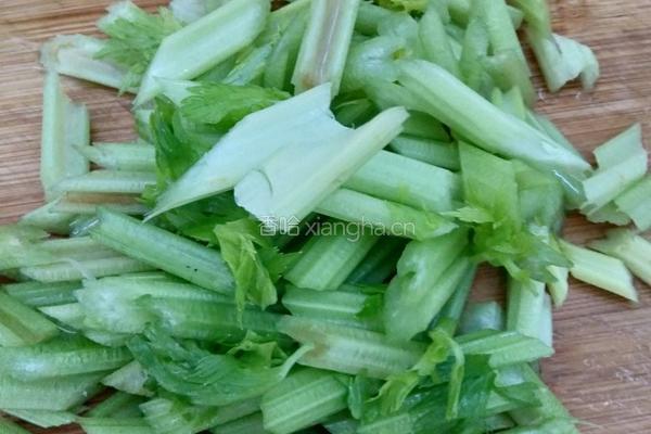 蛤蜊炒芹菜的做法图解3