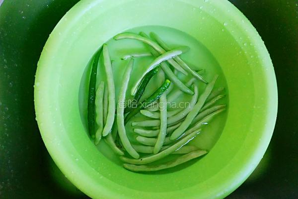 清炒四季豆的做法图解1