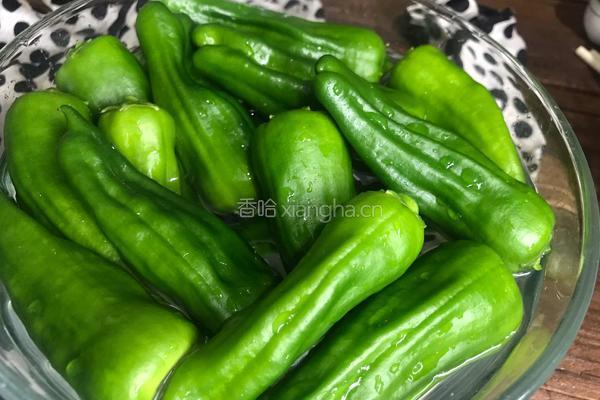 干爆青椒（少油减肥版）的做法图解1