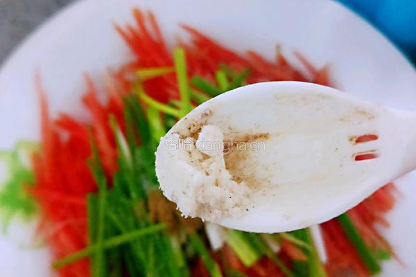 炝拌红萝卜的做法图解10
