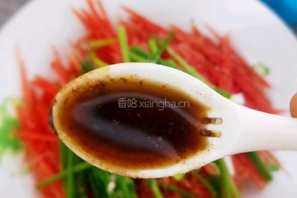 炝拌红萝卜的做法图解12