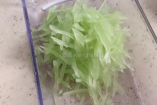 凉拌莴笋的做法图解2
