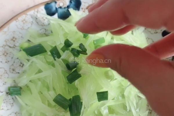 凉拌莴笋的做法图解3
