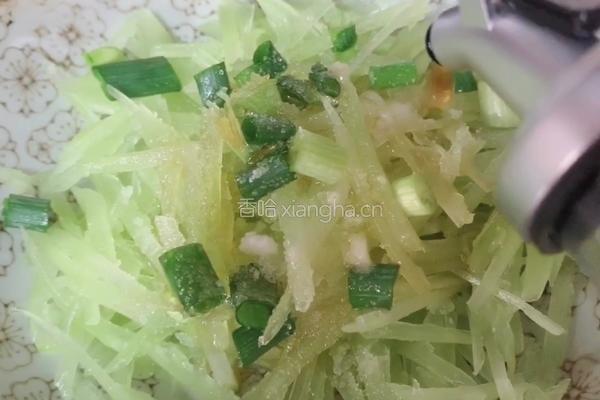 凉拌莴笋的做法图解8