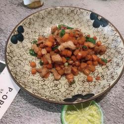 胡萝卜里脊肉丁的做法[图]