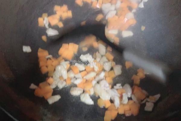 胡萝卜里脊肉丁的做法图解2