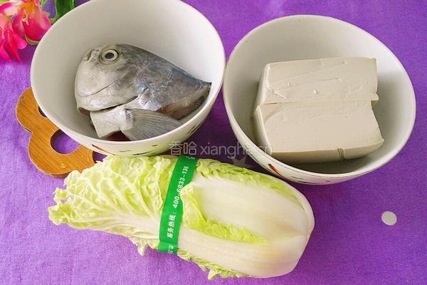 白菜豆腐鱼头汤的做法图解1