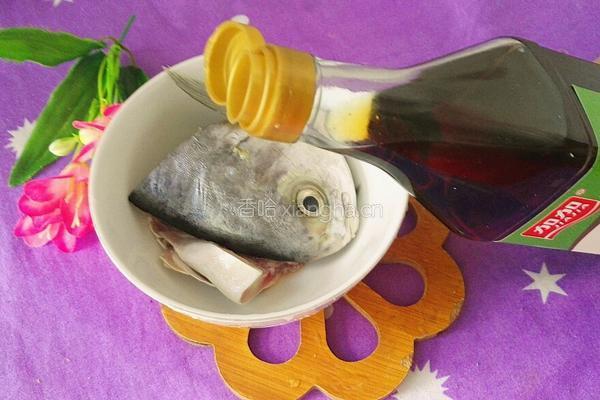 白菜豆腐鱼头汤的做法图解2