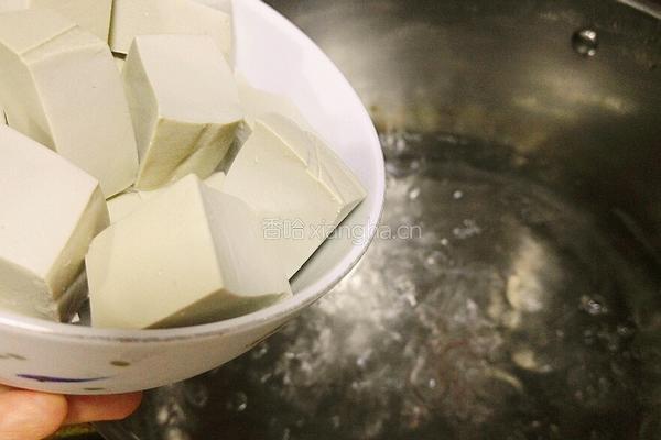 白菜豆腐鱼头汤的做法图解5