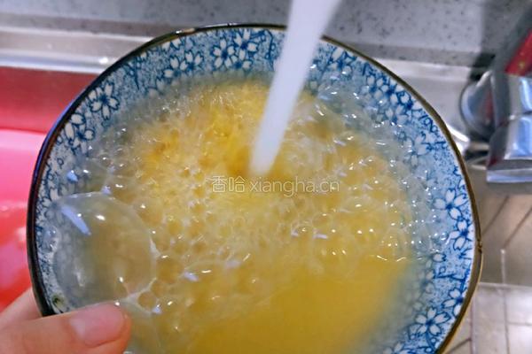 红豆小米粥的做法图解3