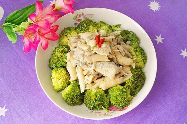 平菇炒西兰花的做法图解12