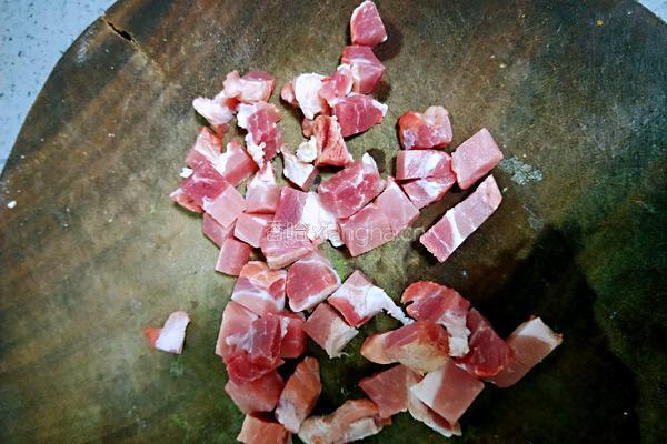 肉丁炒时蔬的做法图解2