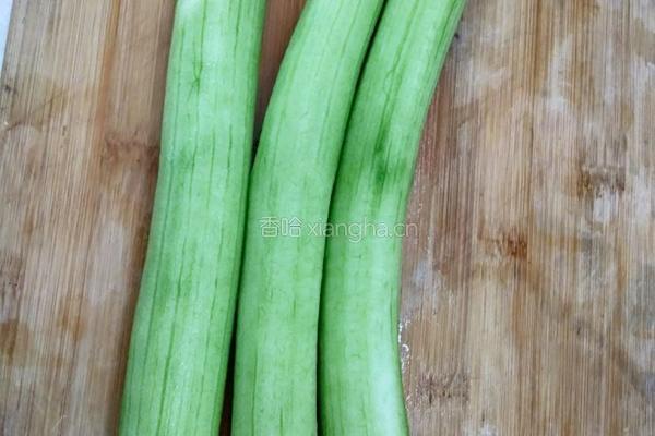 丝瓜炒干虾仁的做法图解1