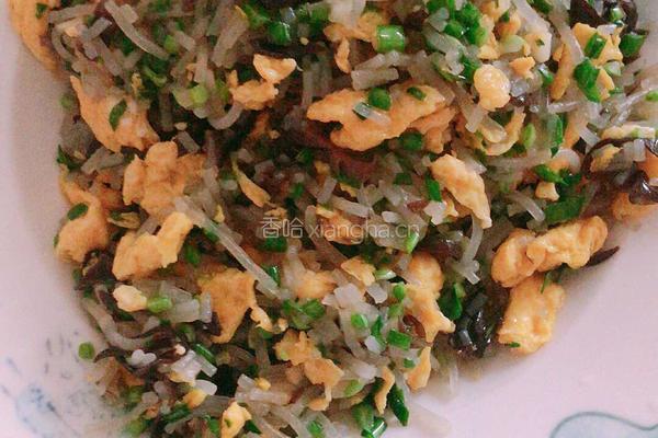 韭菜粉条鸡蛋包子的做法图解2
