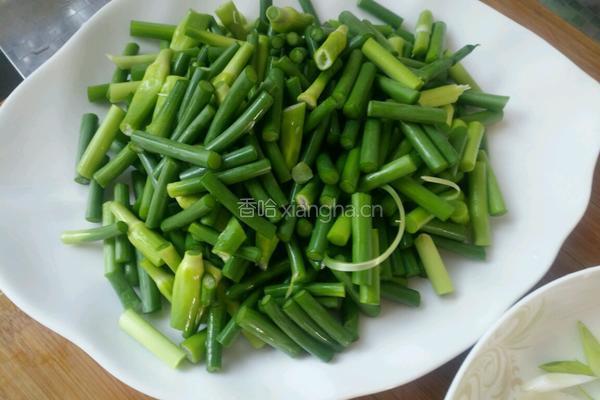 蒜苔香菇肉的做法图解1