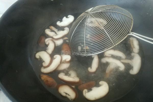 蒜苔香菇肉的做法图解4