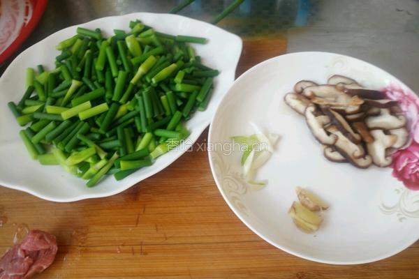蒜苔香菇肉的做法图解5
