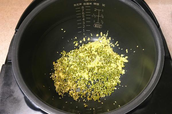 绿豆小米粥的做法图解3