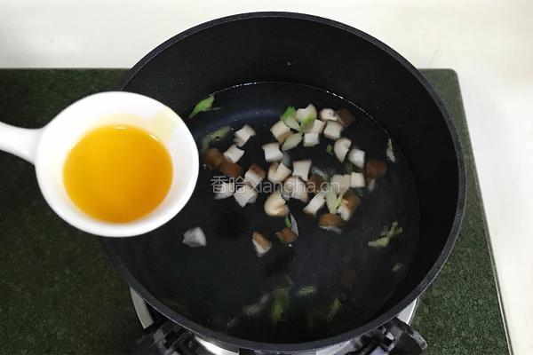 番茄蘑菇汤面的做法图解4