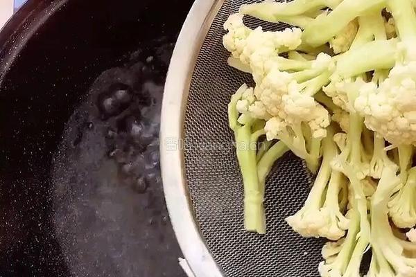 辣味菜花的做法图解6