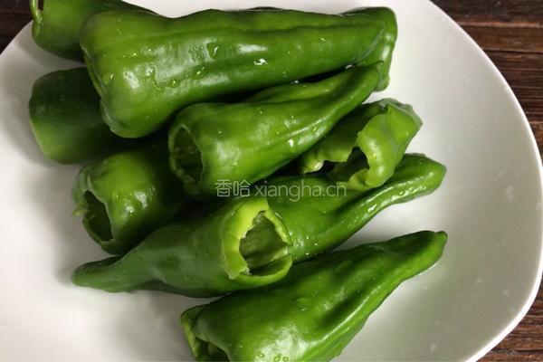 青椒炒香菇的做法图解1
