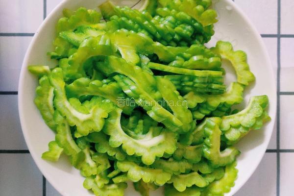 苦瓜炒肉的做法图解4