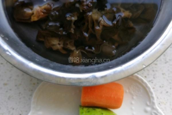 脆拌木耳的做法图解1