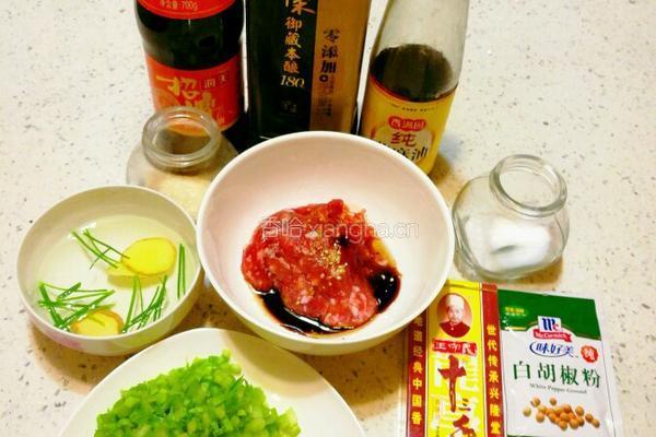 猪肉芹菜馄饨的做法图解1