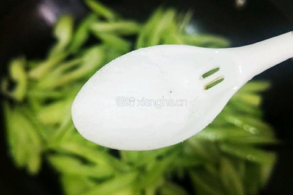 芹菜炒广肠的做法图解10