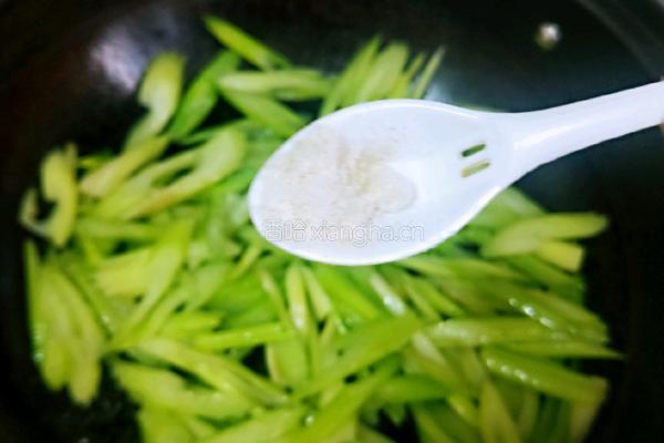 芹菜炒广肠的做法图解11