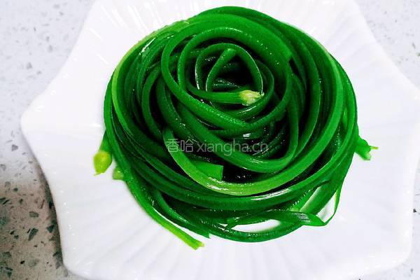 凉拌蒜苔手撕的做法图解5